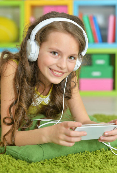 Cute little girl with headphones - Foto, Imagem