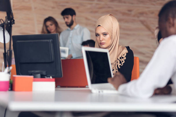 Arabic woman working in  office. - Foto, Imagen
