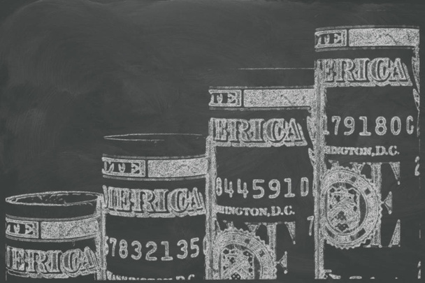 lépést tett egy dollár tekercs fekete chalkboard - Fotó, kép