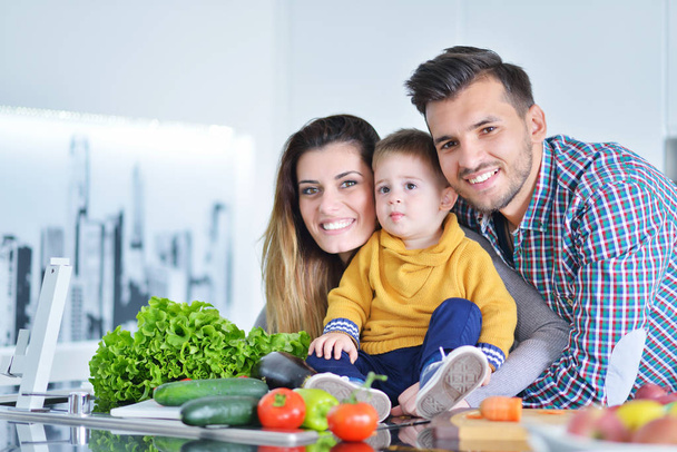 Happy family together in the kitchen - Valokuva, kuva
