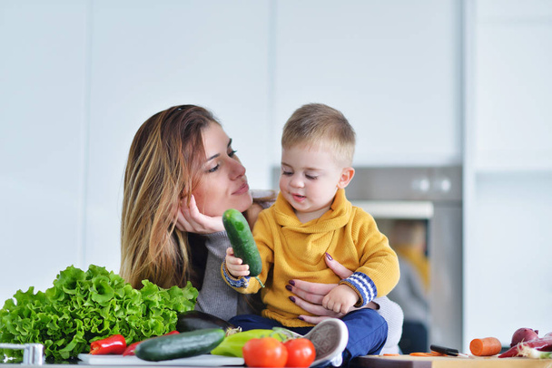 Mother and child preparing lunch  - Fotoğraf, Görsel