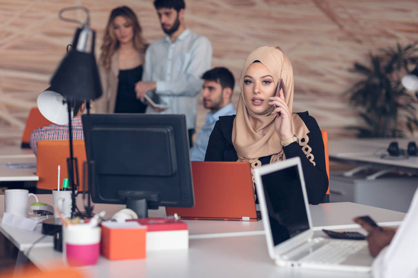 Arabic woman working in  office. - Foto, Imagen