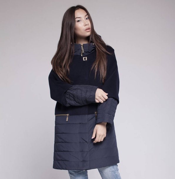 fashion asian model in autumn/winter clothes posing in light background - Фото, зображення