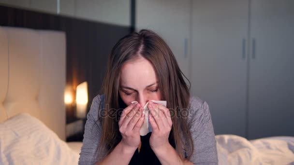 The portrait of the sneezing woman. Close-up. 4K. - Séquence, vidéo