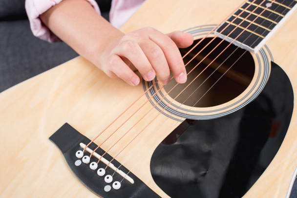 girl practicing to play on guitar  - Photo, Image