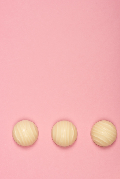 White chocolate candies  - Φωτογραφία, εικόνα