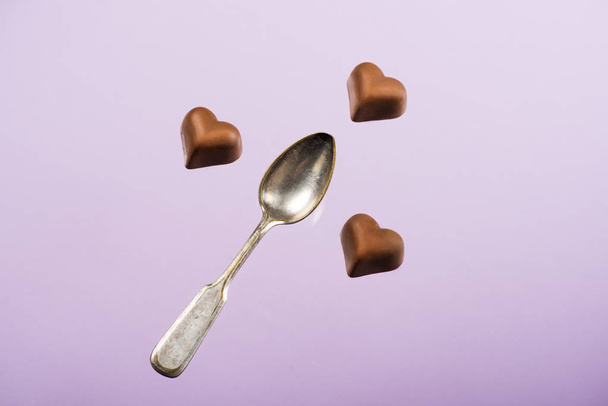 Dulces de chocolate en forma de corazón
 - Foto, Imagen