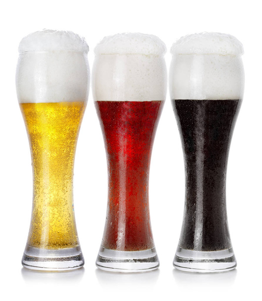 Trois verres de bière mousseuse fraîche différente
 - Photo, image
