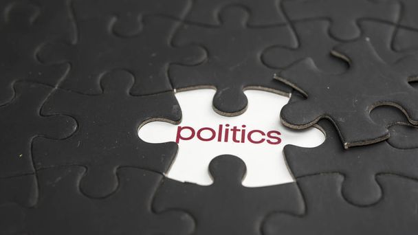 Politica sotto puzzle pezzo
 - Foto, immagini