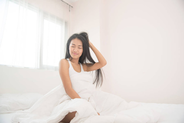 Beautiful Asian woman waking up in the morning. - Valokuva, kuva