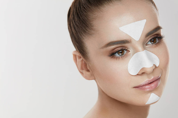 Skin Cleansing. Girl With Patches On Forehead, Nose And Chin - Foto, immagini