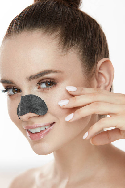 Skin Cleaning. Closeup Beautiful Woman With Patch Mask On Nose - 写真・画像