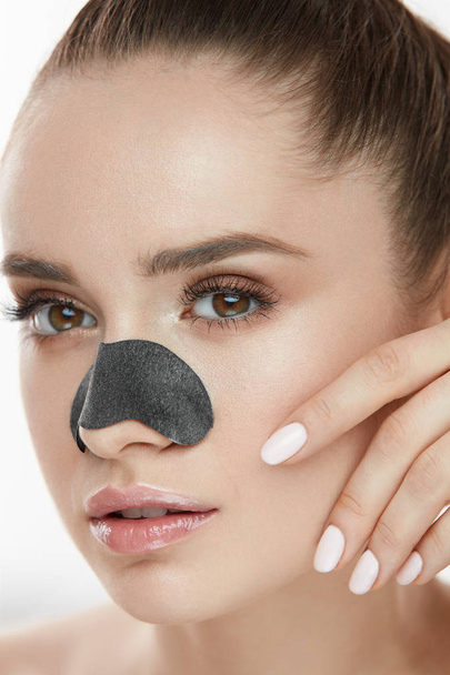 Beautiful Woman With Beauty Face And Skin Care Patch On Nose - Фото, зображення