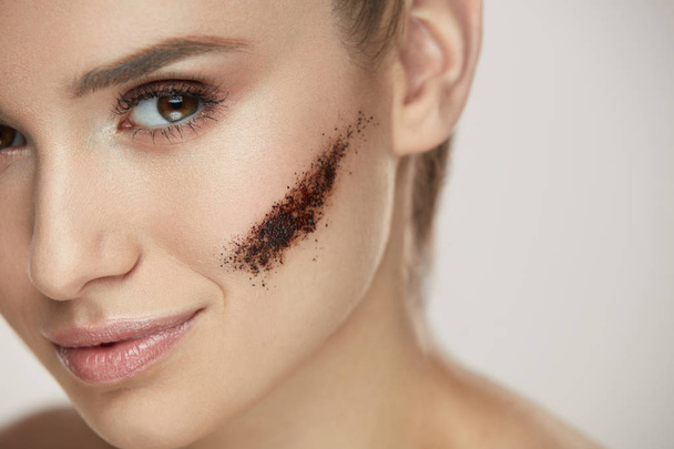 Beautiful Woman Face With Makeup And Coffee Scrub On Facial Skin - 写真・画像