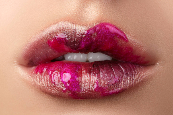 Close up view of beautiful woman lips with modern fashion make u - Foto, immagini
