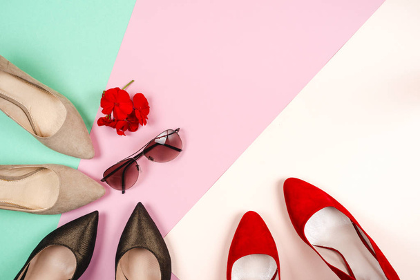 Moda, scarpe femminili diverse sui tacchi alti
 - Foto, immagini