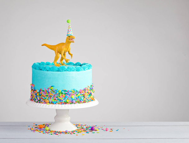Torta de cumpleaños de dinosaurio
 - Foto, imagen