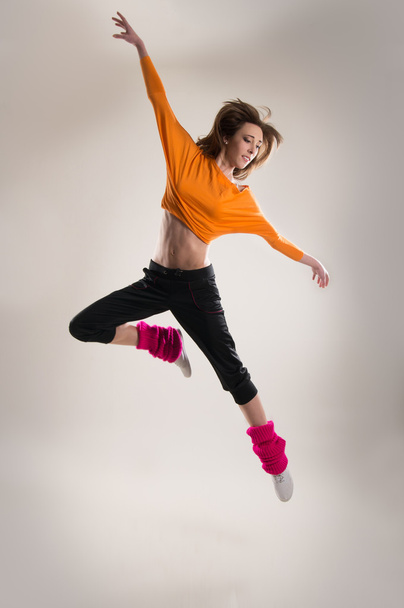 Young and attractive modern dancer - Foto, afbeelding