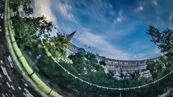 Conejo agujero planeta 360 grados puesta de sol en Opole Venecia Símbolo del tiempo que vuela Vintage Edificios Calle a lo largo del río Canal Noche fresca en verano
 - Metraje, vídeo