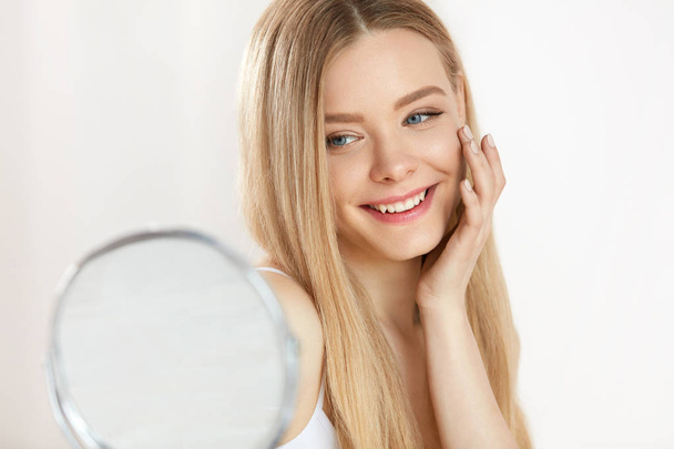 Facial Beauty. Sexy Woman With Healthy Skin Looking In Mirror - Foto, Imagem