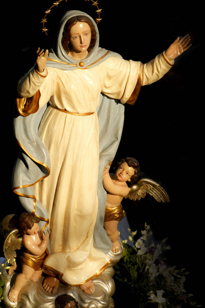 religijna statua Madonny - Zdjęcie, obraz