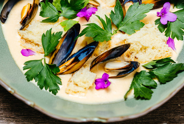 seafood mussels on pan - Fotoğraf, Görsel
