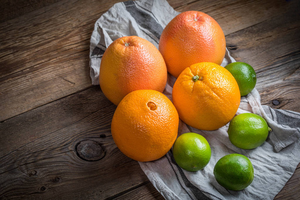 Fresh juicy citrus fruits. - Foto, afbeelding