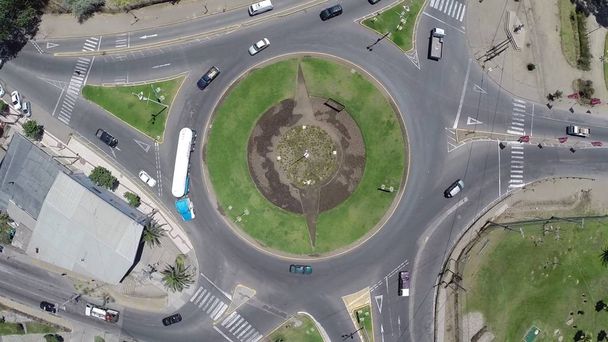 Letecký pohled na kruhový objezd a silnice v Santiago Chile - Fotografie, Obrázek