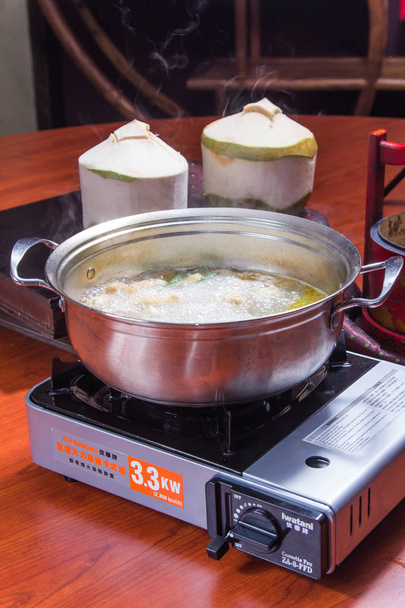 μια φωτογραφία κουζίνα του ζεστό κατσαρόλα - Φωτογραφία, εικόνα