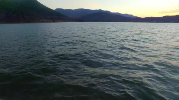 Corriente en el lago de Valle de Bravo - Felvétel, videó