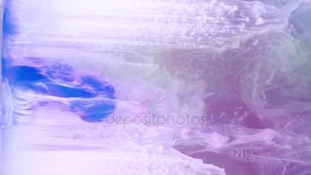 Чорнило яскраво-блакитного кольору, що вливається в кольорову воду на білому фоні текстури
 - Кадри, відео