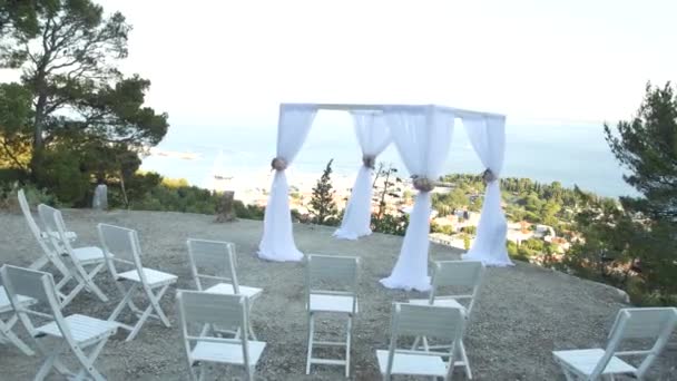 Cérémonie de mariage à l'affût de Split, sur une montagne à Cro
 - Séquence, vidéo