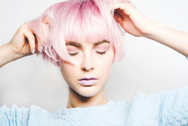 Beautiful girl with pink hair - Foto, Imagem