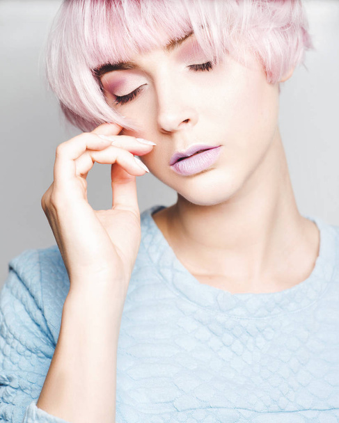 Beautiful girl with pink hair - Fotó, kép