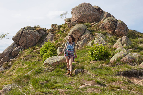  Woman On Hike In Beautiful Countryside - Foto, Imagen