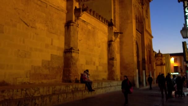Башта та дзвіницею з великим Мечеті-собору Кордоба, відомий також Mezquita (мавританської архітектури), ім'я якого церковного є собор Богоматері Успіння в Андалусії, - Кадри, відео