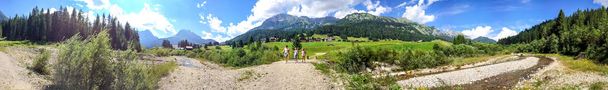 Panoramaszenario der italienischen Alpen, Dolomiten - Foto, Bild
