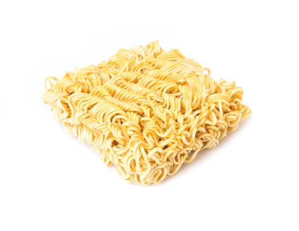 Στιγμιαία noodles σε άσπρο φόντο, η έννοια των τροφίμων - Φωτογραφία, εικόνα