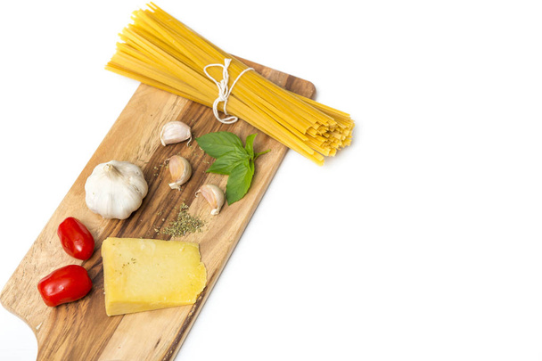 Raw spaghetti with fresh ingredients  - Photo, Image