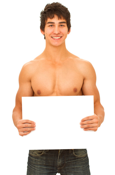 日焼けした筋肉裸の胴体を持つ若い男の笑みを浮かべてください。. - 写真・画像