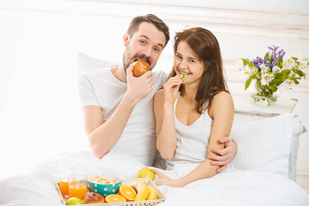 Relaxed Couple in Bed in bedroom at home - Foto, Imagen