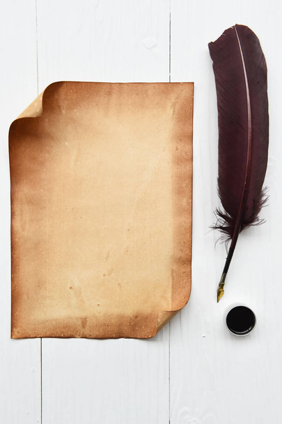 old paper with feather and ink - Foto, Imagen