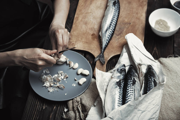 Woman preparing mackerel fish - Φωτογραφία, εικόνα