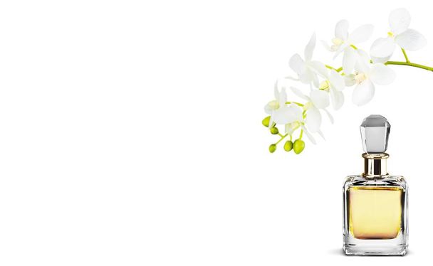 Perfume bottle and flowers  - Foto, Bild