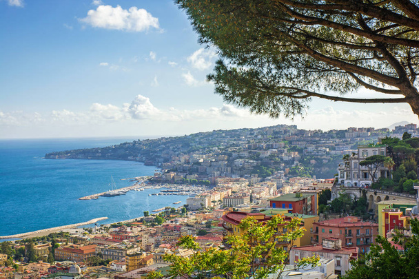 Widok na wybrzeże Neapolu, Włochy - Zdjęcie, obraz