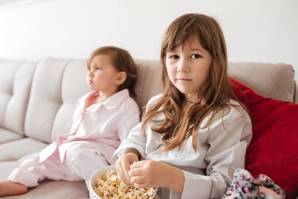Portrait of little girl with popcorn - Photo, Image
