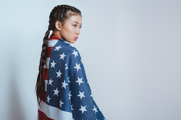 chica asiática con bandera americana
  - Foto, imagen