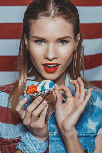 Dziewczyna w amerykański strój patriotyczne  - Zdjęcie, obraz