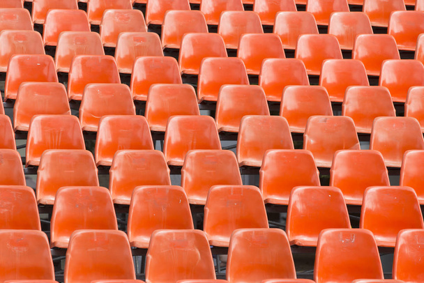 Grados con asientos vacíos en un espectáculo público
 - Foto, imagen
