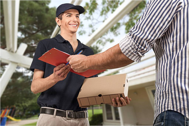 Man delivering package - Foto, Imagem